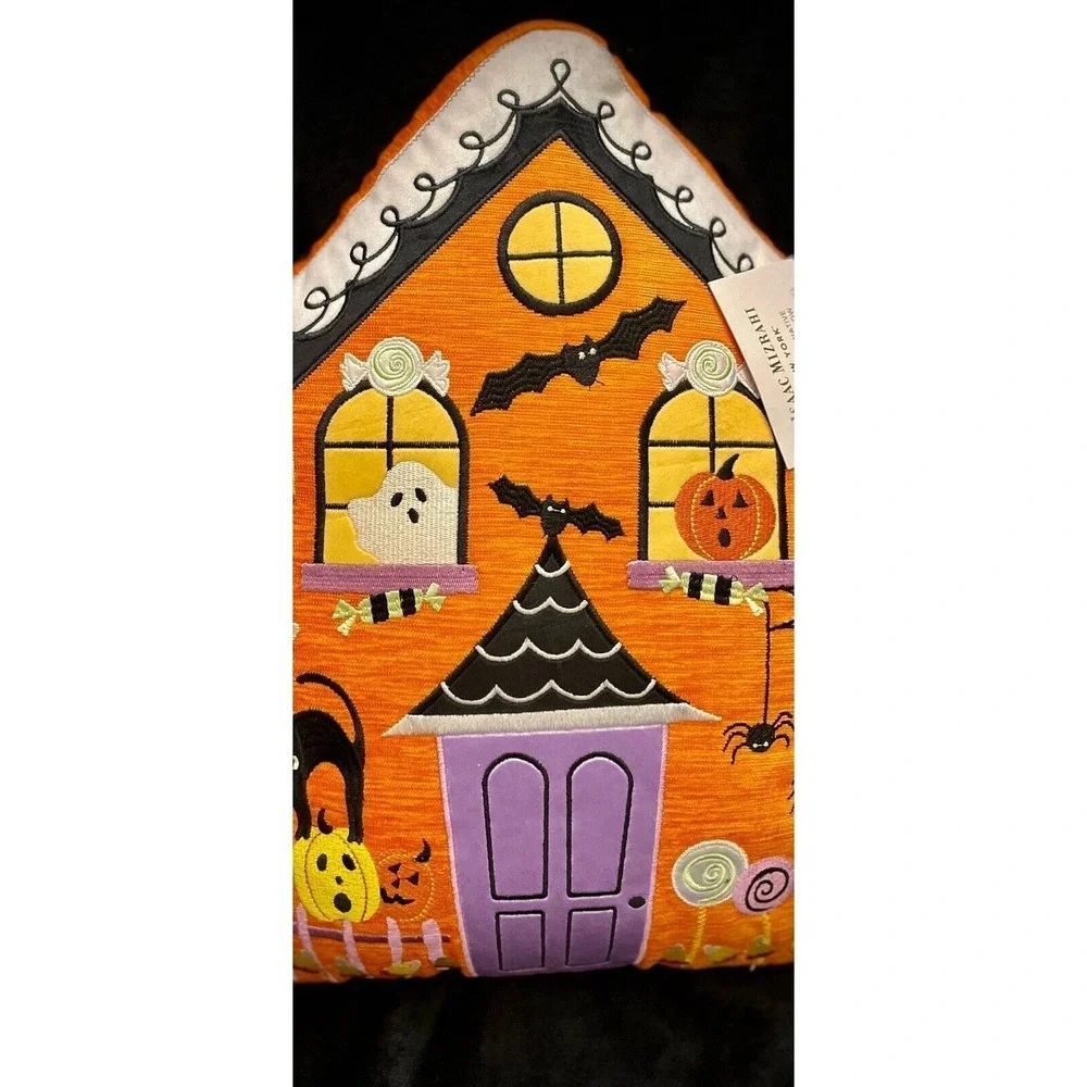 ISAAC MIZRAHI 17x18 HALLOWEEN Gingerbread Spooky House‎ Pillow NEW
